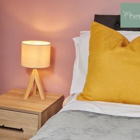 בית נופש Big 4Bedroom Bradford House With 6 Beds With Parking By Purestay- 7 Night Min! בראדפורד