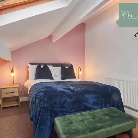 Big 4Bedroom Bradford House With 6 Beds With Parking By Purestay- 7 Night Min! בית נופש בראדפורד