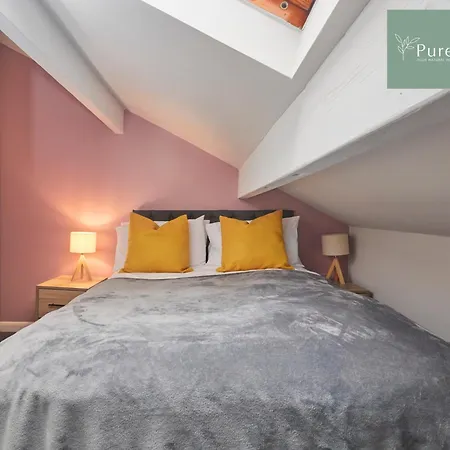 Big 4Bedroom Bradford House With 6 Beds With Parking By Purestay- 7 Night Min! בראדפורד