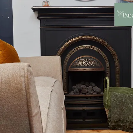 Big 4Bedroom Bradford House With 6 Beds With Parking By Purestay- 7 Night Min! בית נופש בראדפורד