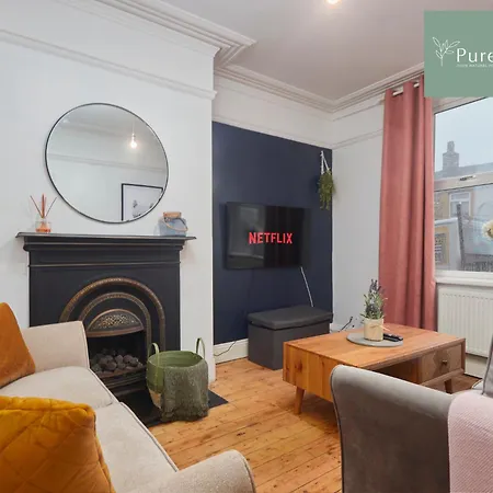 Stunning Four Bedroom Bradford House With Parking By Purestay Short Lets & Serviced