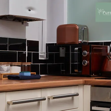 Semesterbostad Stunning Four Bedroom Bradford House With Parking By Purestay Short Lets & Serviced *