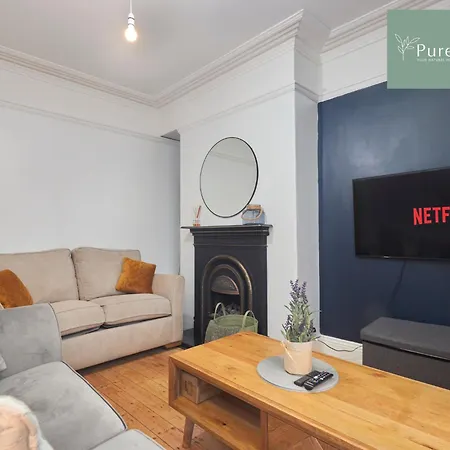 Stunning Four Bedroom Bradford House With Parking By Purestay Short Lets & Serviced Semesterbostad *