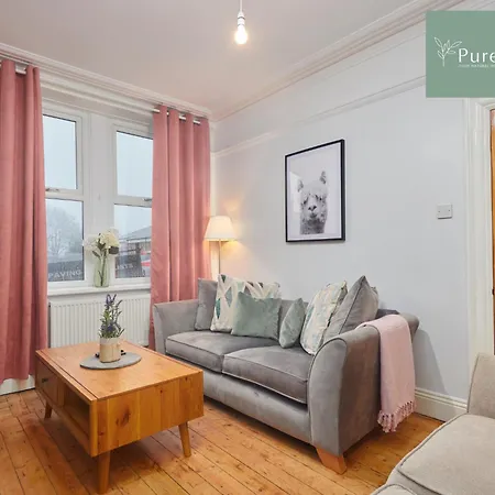 Stunning Four Bedroom Bradford House With Parking By Purestay Short Lets & Serviced
