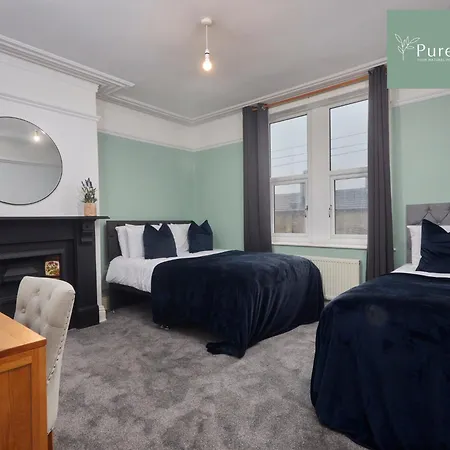 Stunning Four Bedroom Bradford House With Parking By Purestay Short Lets & Serviced *