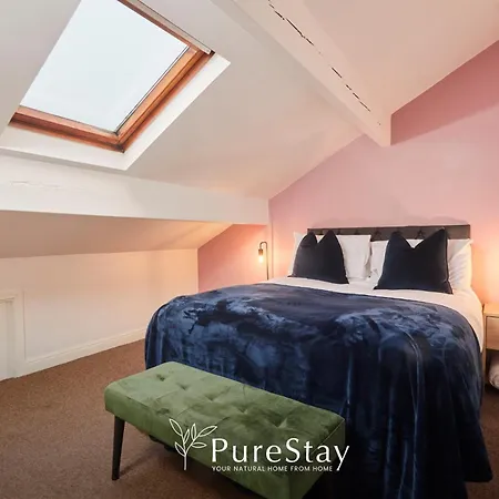 Stunning Four Bedroom Bradford House With Parking By Purestay Short Lets & Serviced *