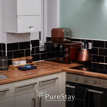 Stunning Four Bedroom Bradford House With Parking By Purestay Short Lets & Serviced Semesterbostad *
