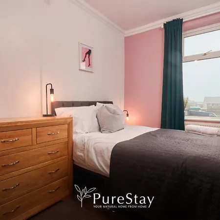 Semesterbostad Stunning Four Bedroom Bradford House With Parking By Purestay Short Lets & Serviced *