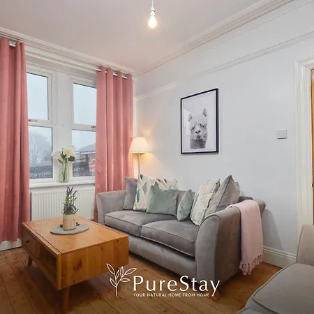 Stunning Four Bedroom Bradford House With Parking By Purestay Short Lets & Serviced *