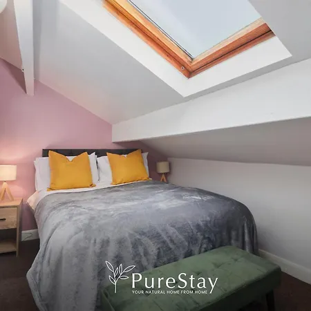 Stunning Four Bedroom Bradford House With Parking By Purestay Short Lets & Serviced